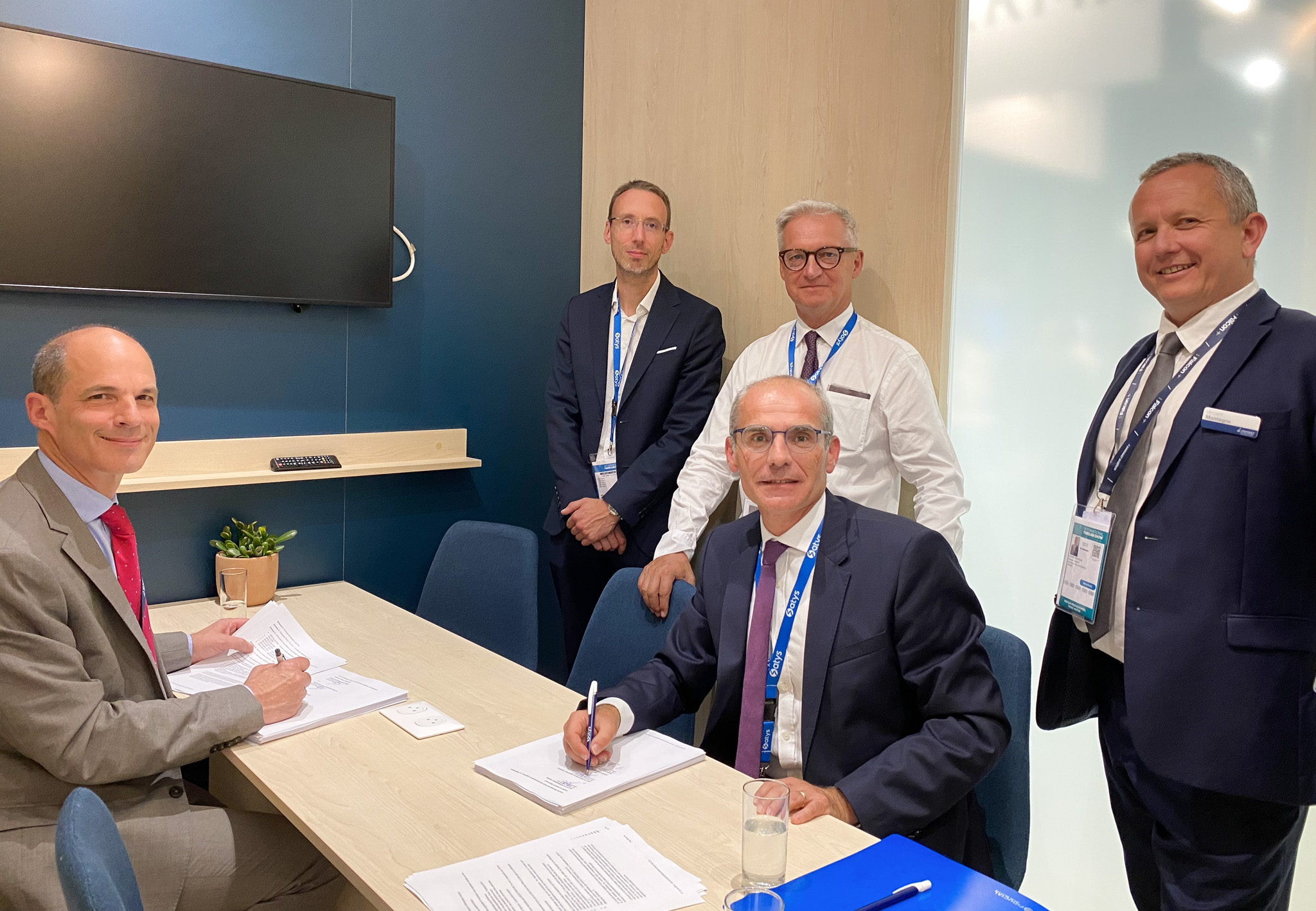 Signing of a 10-Year Contract with Dassault Falcon Service